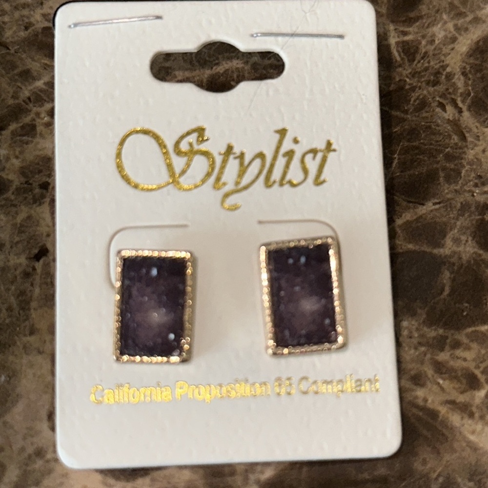 Druzy pierced earrings new in the card amethyst color and gold tone